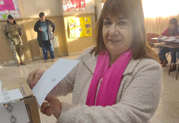 Silvia Ochoa votó en la Escuela N° 9