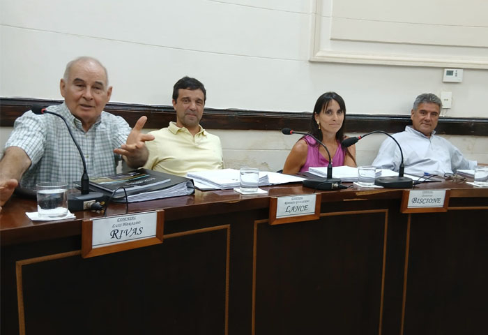 <br />
<b>Notice</b>:  Undefined offset: 2 in <b>/home/uv026317/public_html/in_ultimas-lateral.php</b> on line <b>23</b><br />
<br />
<b>Notice</b>:  Trying to access array offset on value of type null in <b>/home/uv026317/public_html/in_ultimas-lateral.php</b> on line <b>23</b><br />
