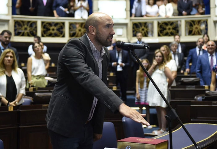 Valicenti juró por un nuevo período como diputado