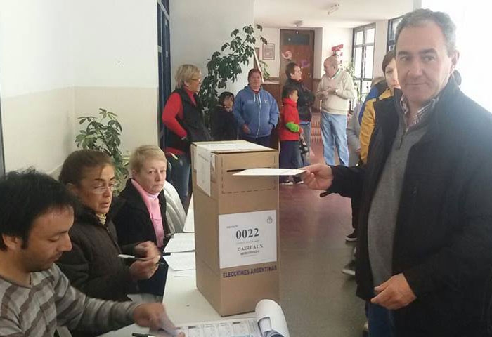 Votó Oliver en la Escuela 1