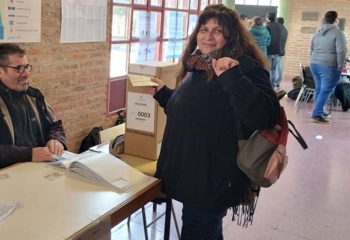 Yamile Alonso votó en el CEC N° 801